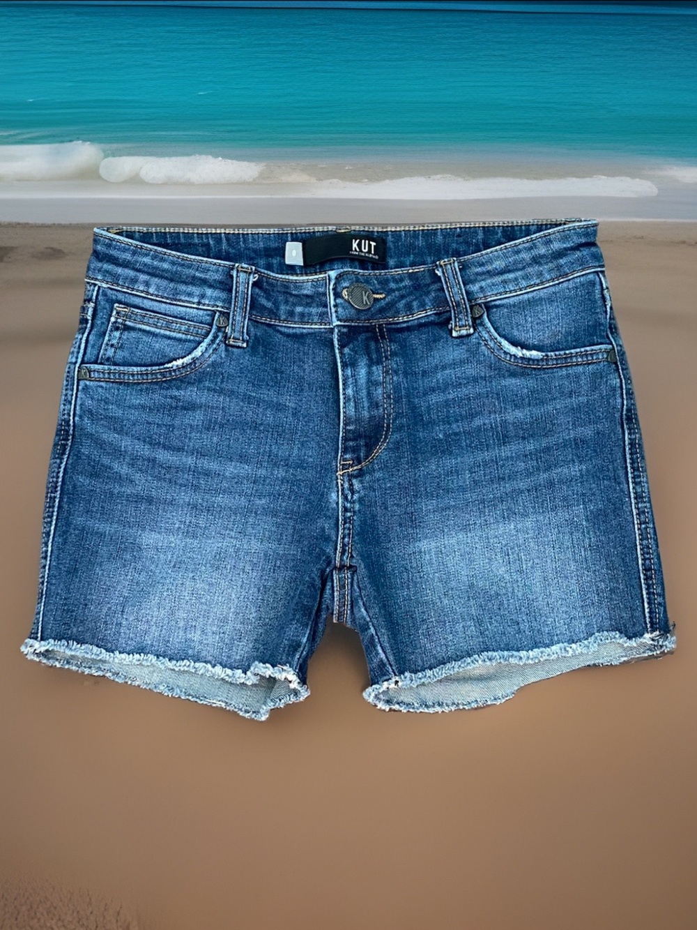 Kut from the Kloth Size 0 Gidget Fray cutoff raw hem denim shorts medium wash